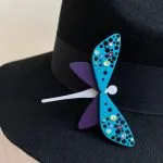 Spārītes piespraude ar kristāliem FLYD50