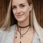 Set: black jewelry cord with pearl and stud earrings