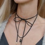 Komplekts: melna aukliņa un nagliņauskari