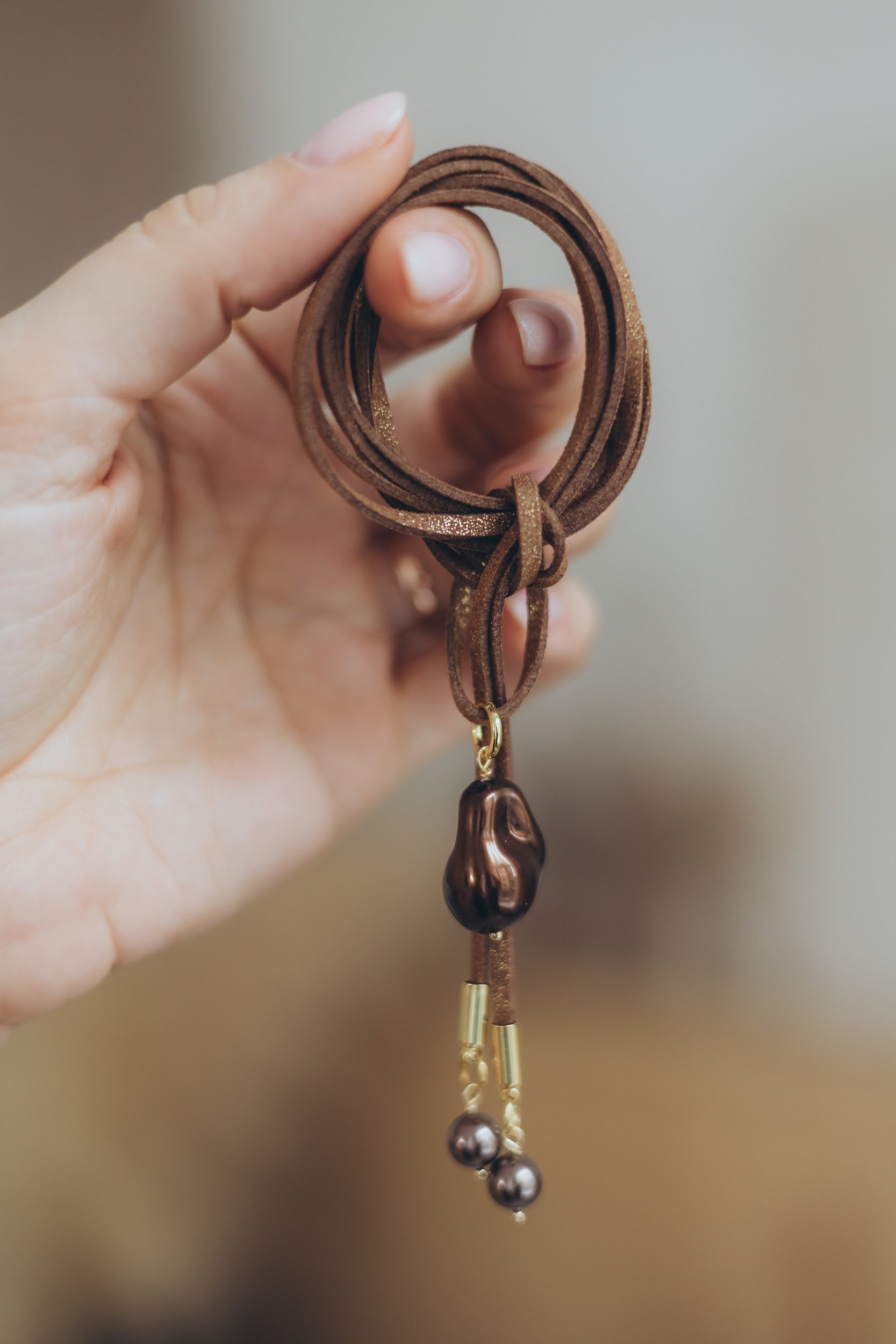 ilzekronefoto-0093 Brūna Baroka pērles aukliņa - Image 1