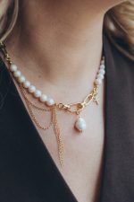 Dizaina kaklarota - zelta