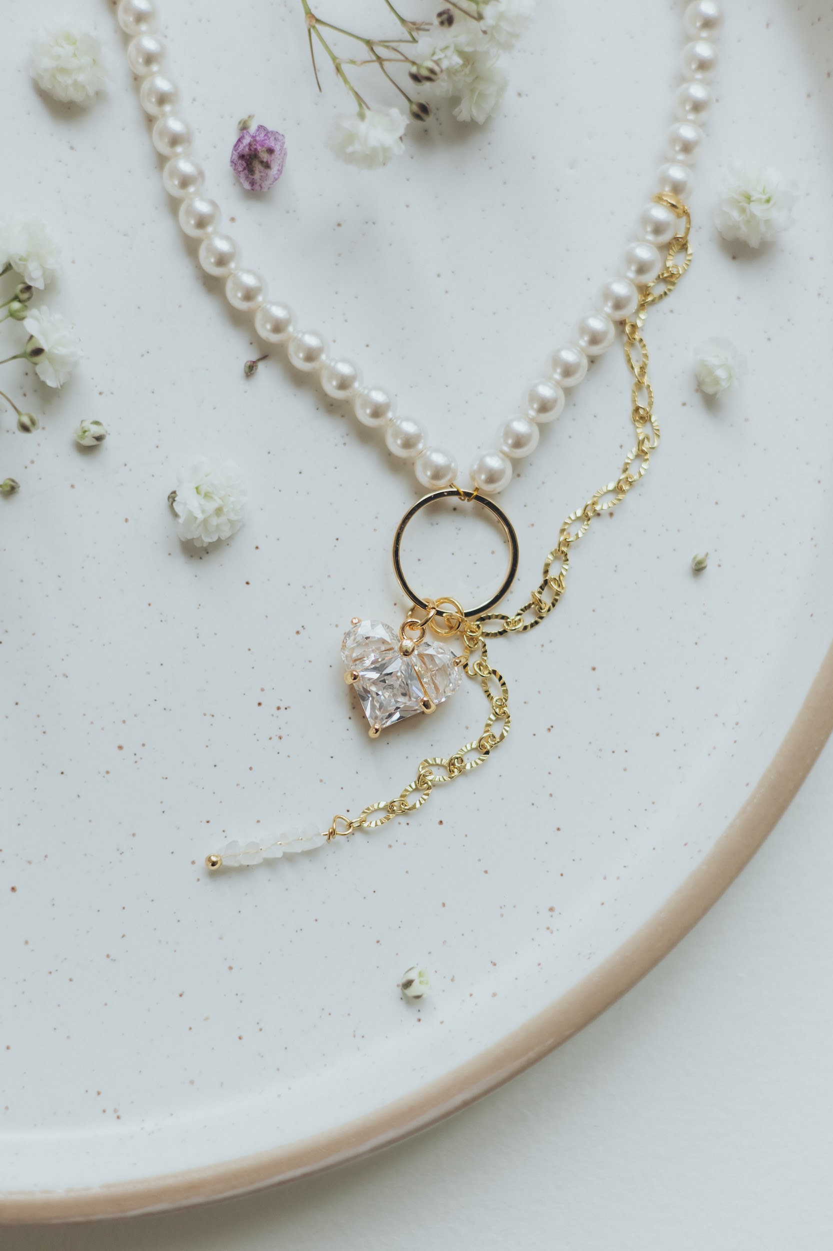 ilzekronefoto-2267 Necklace: Droplet with a crystal heart - Image 1